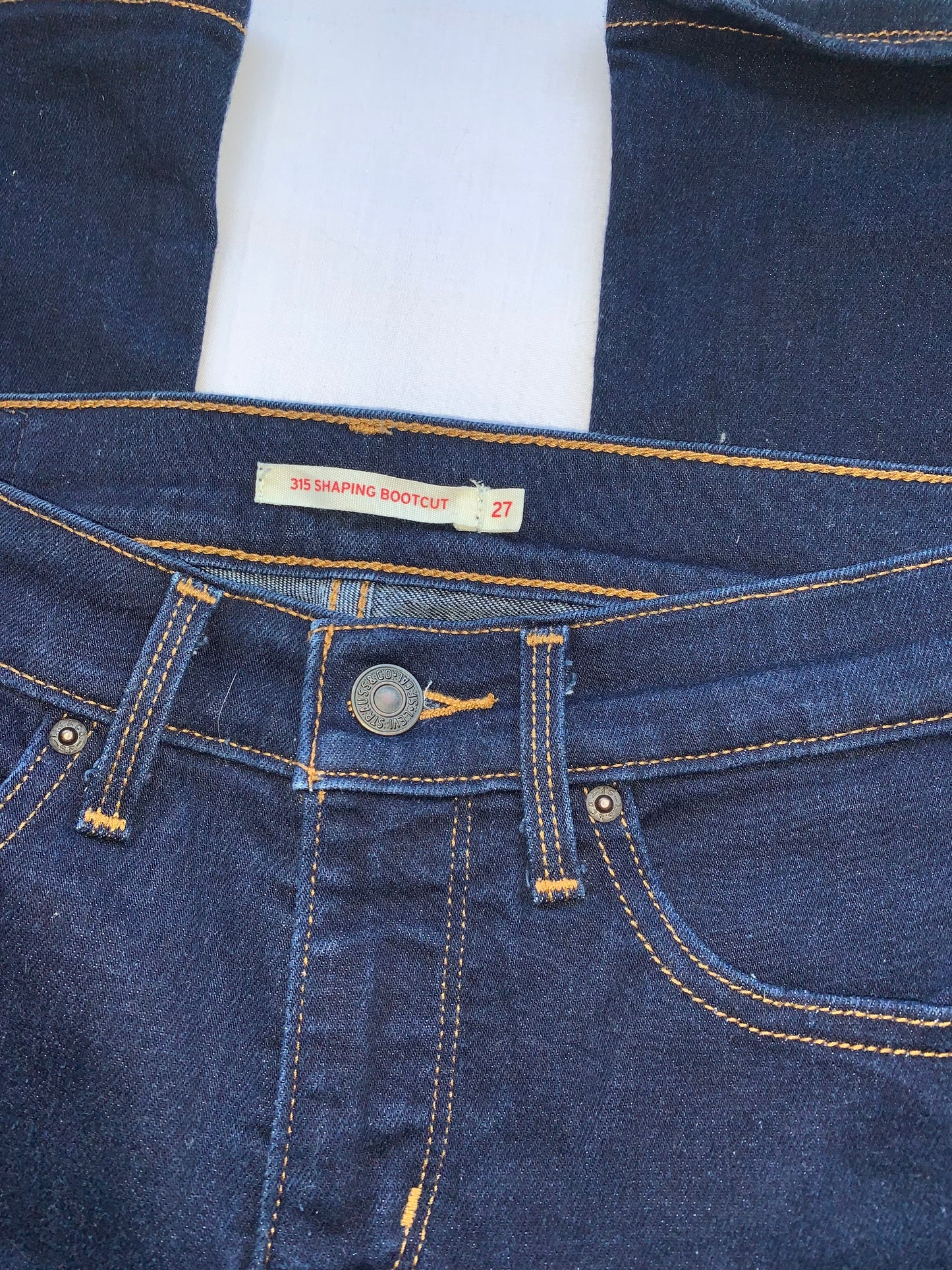 Levi’s shaping boot cut size 27