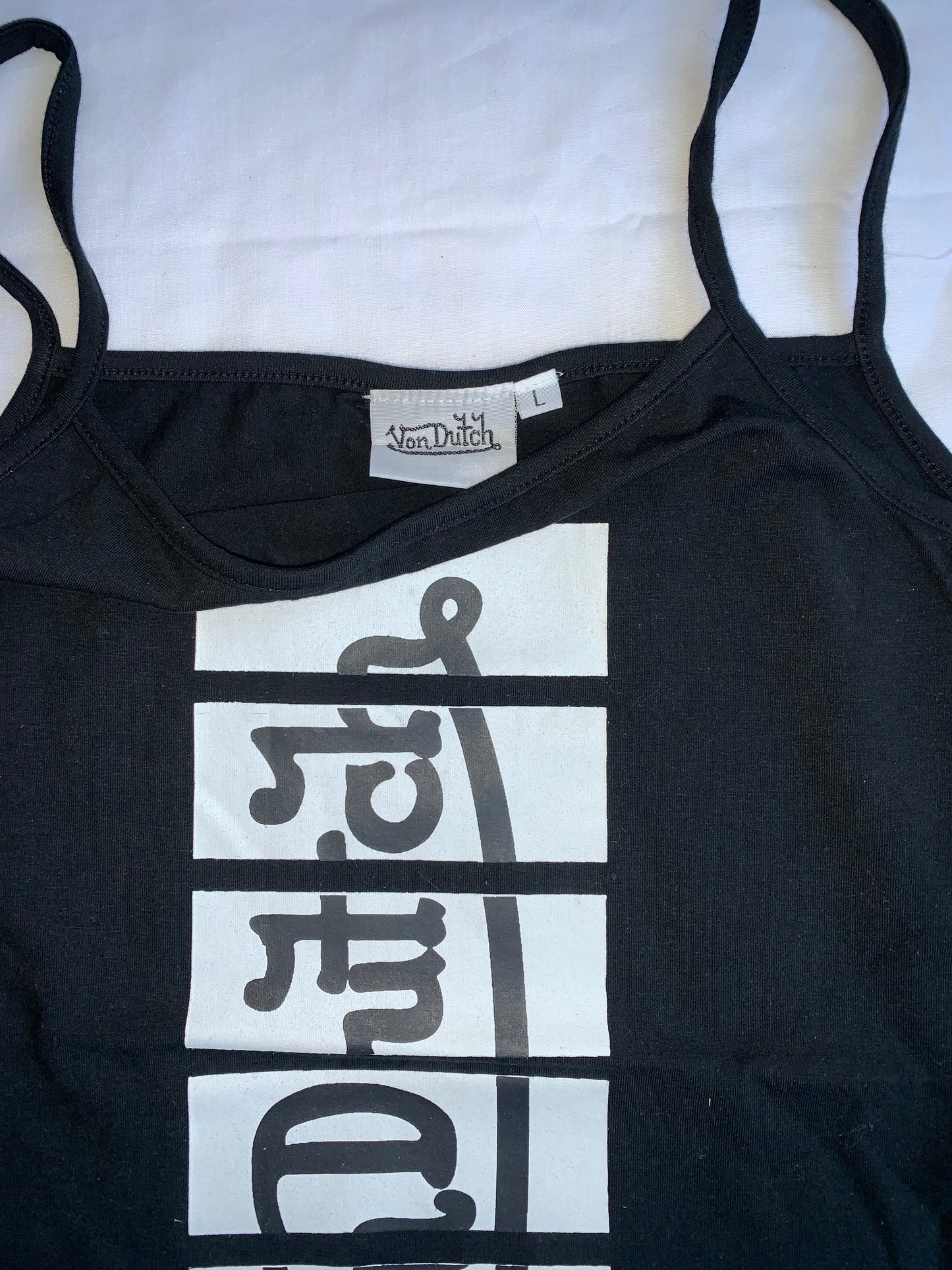 V d singlet black size XL